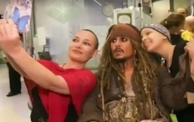 Emoţionant. Johnny Depp, vizită surpriză la copiii bolnavi de cancer