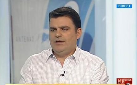 Radu Tudor: Războiul între Iohannis şi Ponta va continua. Preşedintele încearcă să tragă scaunul de sub premier