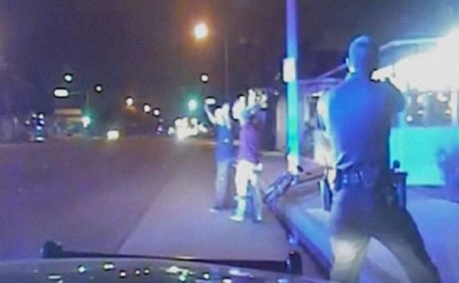 Un bărbat neînarmat este împuşcat mortal de poliţiştii americani (VIDEO)