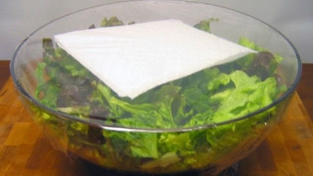 Cum să păstrezi salata proaspătă. Trucul care îţi va face viaţa mai uşoară şi salata gustoasă