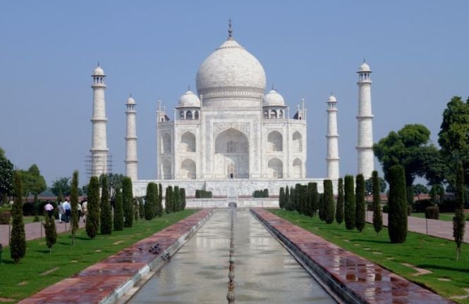 Tragedie la monumentul iubirii. Doi tineri au încercat să se sinucidă la Taj Mahal