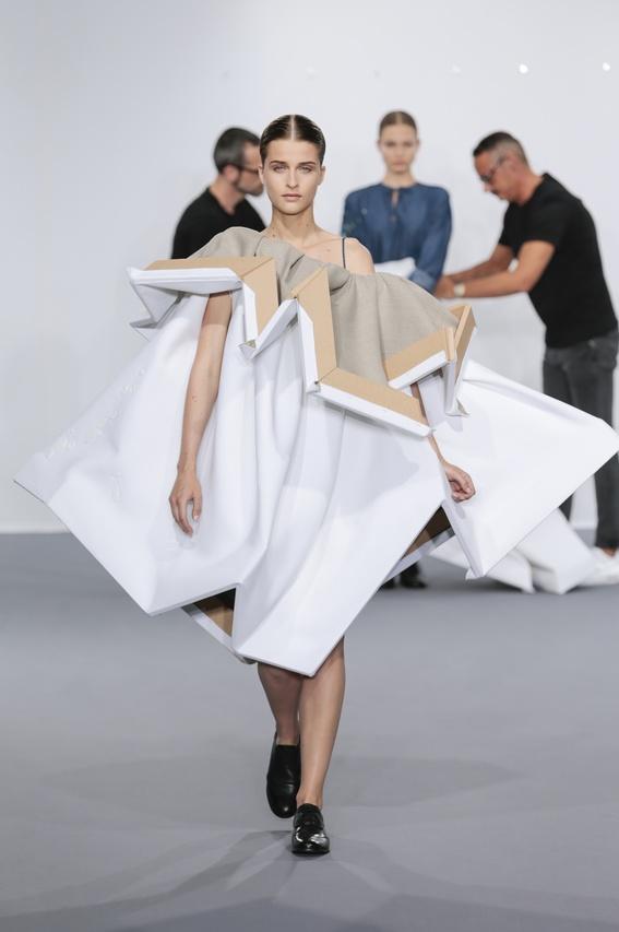 Îmbrăcate de parcă ar fi nimerit într-o încăierare între pictori 316705