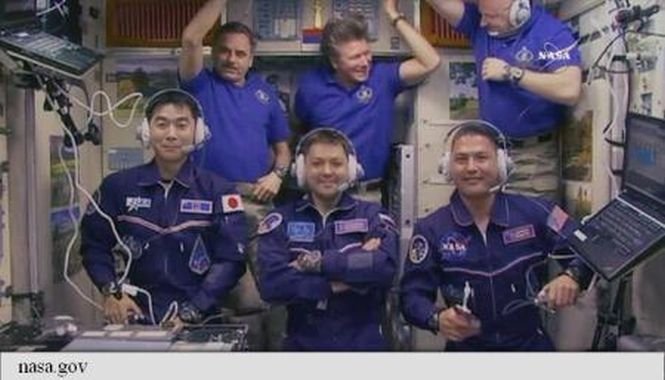Trei astronauţi au ajuns pe Staţia Spaţială Internaţională după lansarea cu succes a navetei Soyuz 