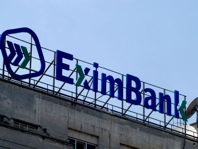 EximBank a redus comisioanele de plăţi şi a extins programul operaţiunilor bancare