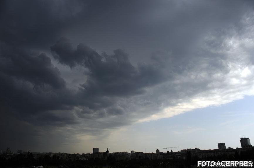 România, între caniculă şi furtuni. În Arad, o ploaie torenţială de o oră a paralizat circulaţia