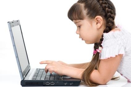 Câte pericole ascunde Internetul pentru copiii noştri?