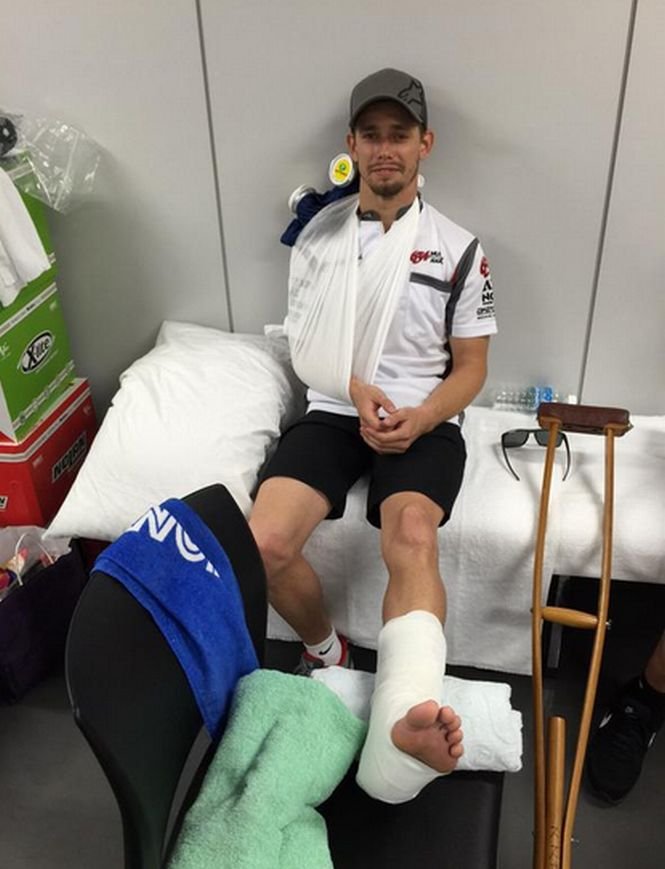Accident terifiant pe circuitul de la Suzuka. Casey Stoner s-a ales cu fractură de tibie şi cu omoplatul rupt VIDEO