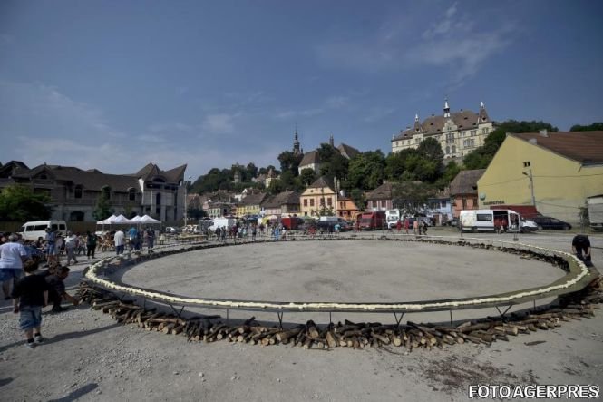 Cel mai mare covrig rotund din lume, preparat la Festivalul Sighişoara Medievală 