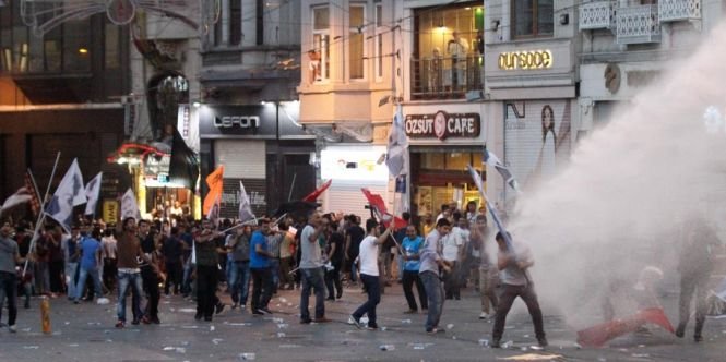 Un poliţist a murit în ciocniri cu manifestanţii la Istanbul