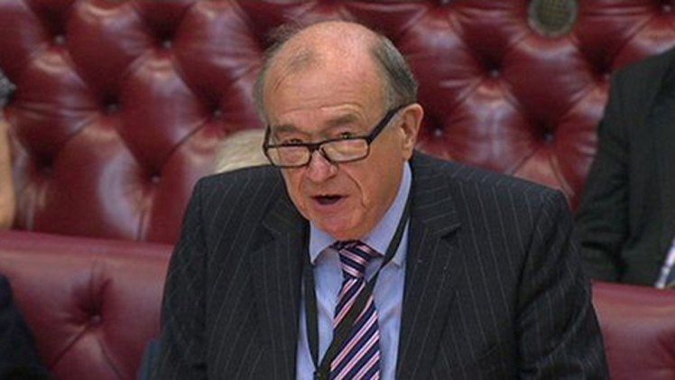 Un politician britanic şi-a dat demisia după ce a apărut într-o înregistrare în care consumă cocaină. VIDEO