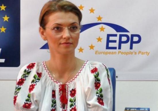Alina Gorghiu: Domnul Emil Boc este unul dintre membrii PNL, nu țin minte să-şi fi dat demisia din partid