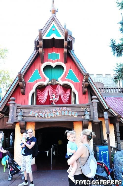 Disneyland Paris, acuzat de discriminarea turiştilor britanici şi germani