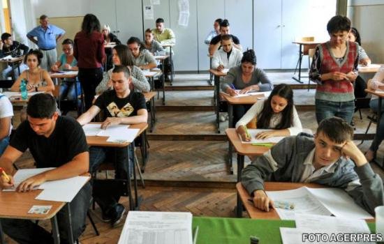 Fraudă la bacalaureat: Un profesor i-a rescris unei eleve lucrarea la limba română. Cum a fost descoperit totul
