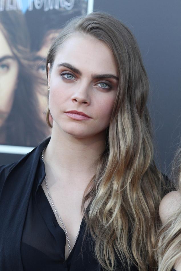 Imagini greu de privit! A vrut sprâncene ca ale unui model, însă a ajuns desfigurată 319057