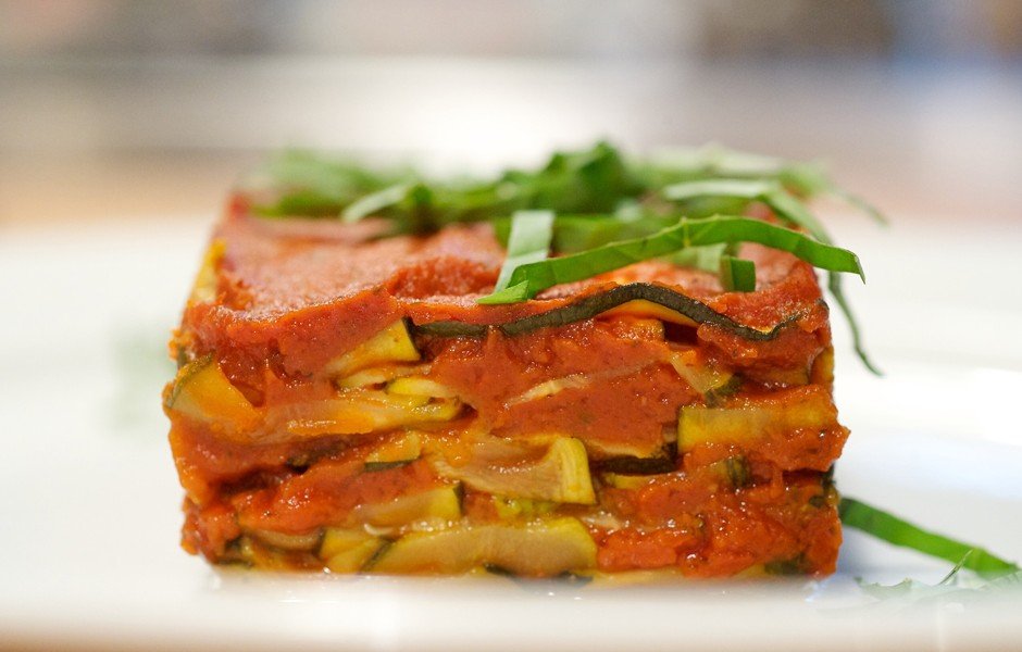 Lasagna vegetariană, o gustare de vară cu puţine calorii pe care trebuie să o încerci!