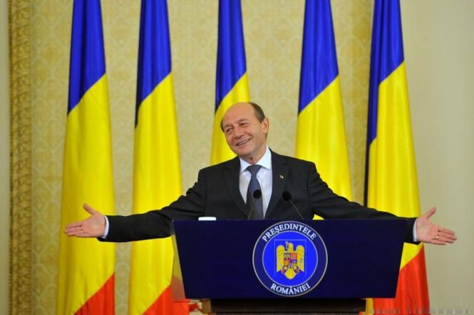 Traian Băsescu recunoaşte că se implica în activitatea serviciilor de informaţii