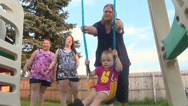 "Ea este eroina noastră!". O fetiţă cu sindromul Down şi-a salvat familia de la o tragedie  319900