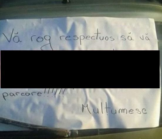FOTO Ce mesaj a găsit pe lunetă un şofer din Iaşi, după ce a blocat o cale de acces şi două locuri de parcare