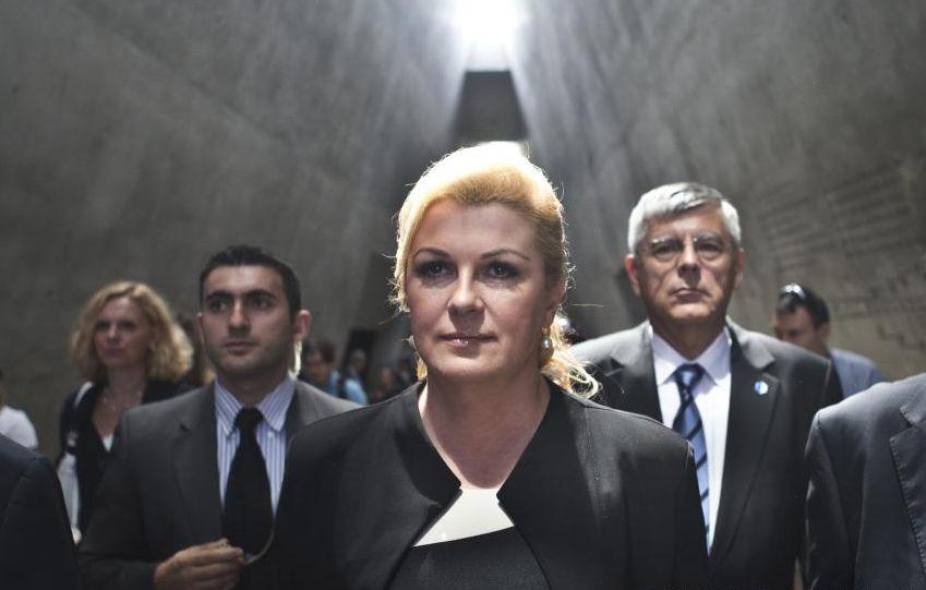 FOTO Preşedintele de ţară care îşi zugrăveşte singur apartamentul  319961