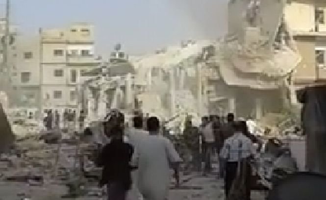 Un avion de vânătoare s-a prăbuşit în centrul unui oraş din Siria. Imaginile dezastrului