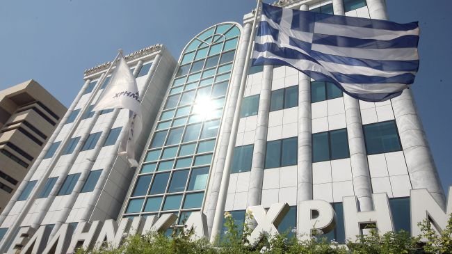 Athens stock exchange tumbles on reopening