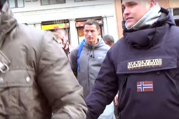 Nimeni nu l-a recunoscut îmbracat așa. Șocul pe care l-au avut oamenii când și-a dezvăluit adevărata identitate: cine e "boschetarul" 320500