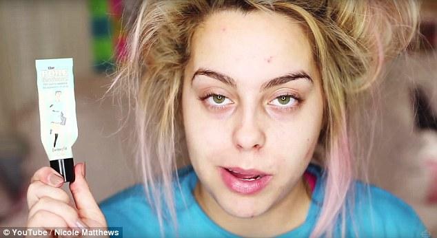 Transformare spectaculoasă! Cum arată după ce s-a machiat 320693