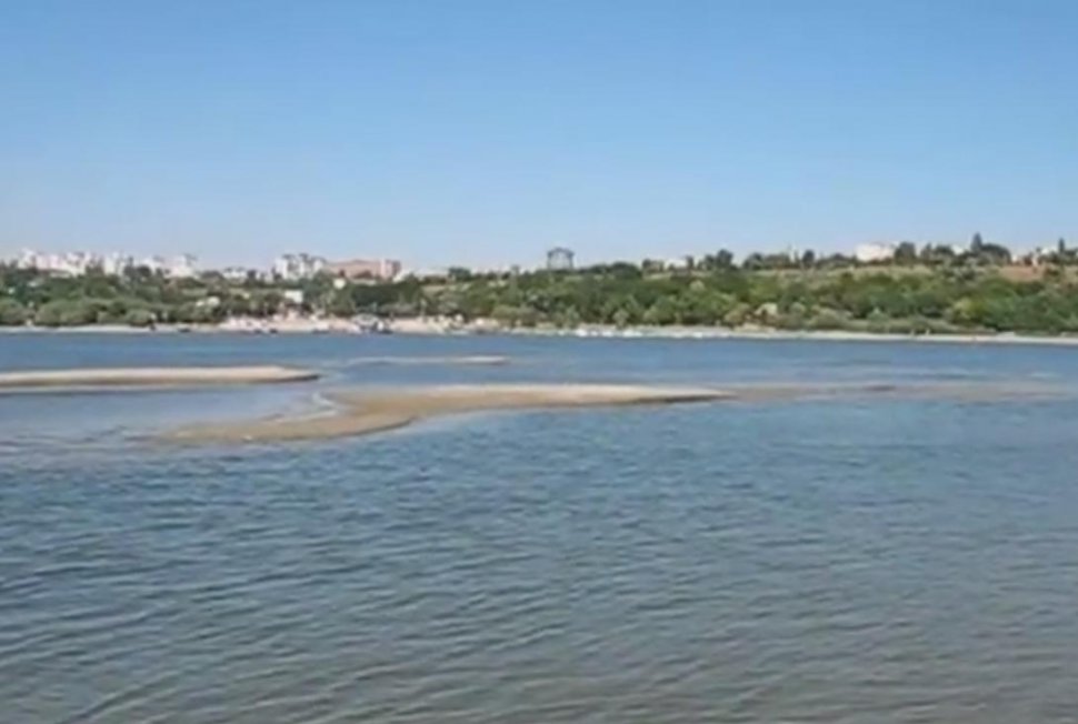 VIDEO. Efecte incredibile ale secetei. Dunărea, traversată cu piciorul 