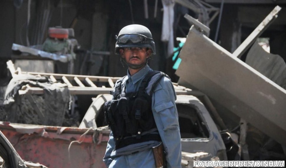 Atentat sinucigaş împotriva Academiei de poliţie din Kabul. The Guardian: 20 de cadeţi ai academiei au murit
