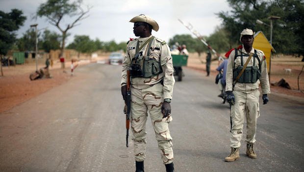 Luare de ostatici în Mali. Trei piloţi ruşi sunt prizonierii atacatorilor în hotelul din Sevare