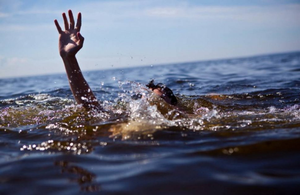 Un tânăr de 18 ani a murit înecat la Costineşti