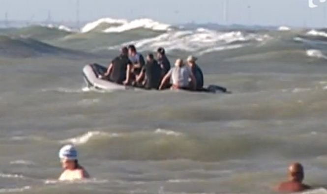 Furtună pe mare. Pericol pentru turiştii de pe litoralul românesc