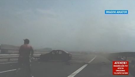 Accident teribil filmat pe autostradă. Ce s-a întâmplat cu şoferul şi pasagerul autoturismului