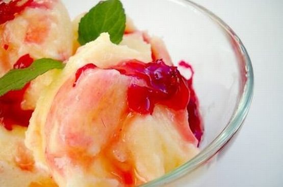 Reţetă răcoritoare: Îngheţată de pepene galben cu dulceaţă de trandafiri