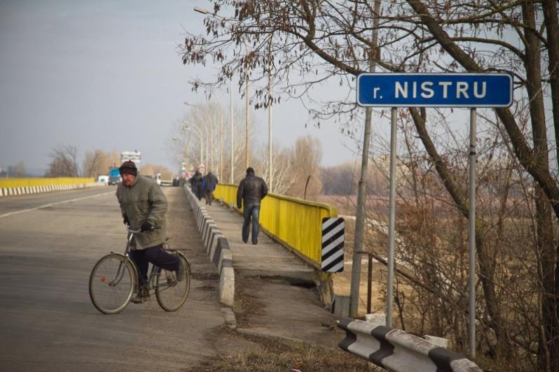 Scandalos! Transnistria vopseşte podul de pe Nistru în culorile drapelului Rusiei
