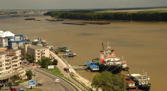 O navă românească a eșuat pe Dunăre