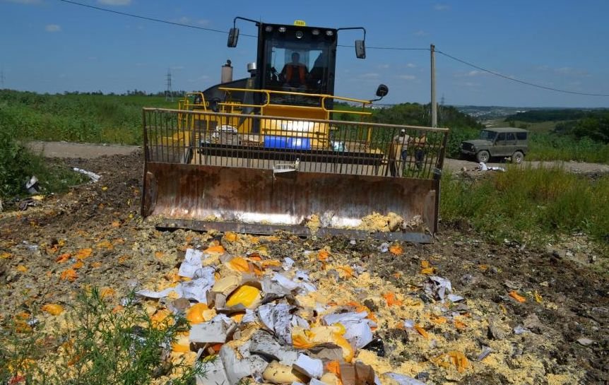 Rusia distruge cu buldozerul alimentele europene, dar caviarul şi alte produse de lux fac excepție 