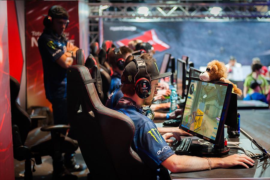 Sporturile electronice intră în programa școlară 322128