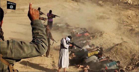 Statul Islamic continuă politica terorii. 12 persoane crucificate şi apoi decapitate în Siria