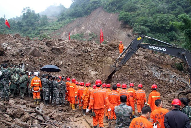 Cel puţin 7 morţi şi 57 de dispăruţi, în urma unei alunecări de teren