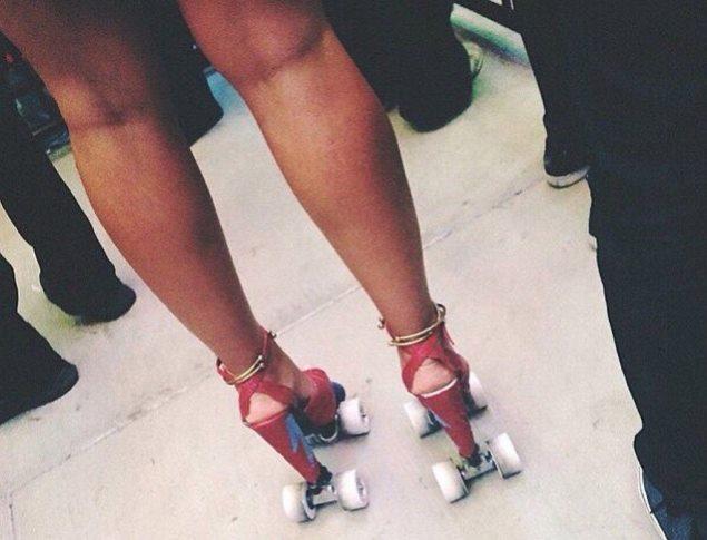 Nu se poate așa ceva! Asta e poza anului pe internet! Cum s-a încălțat o tânără și a ieșit să facă sport! 322688