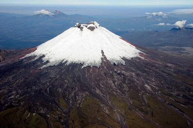 Stare de urgenţă în Ecuador. Unul dintre cei mai periculoşi vulcani din lume stă să erupă