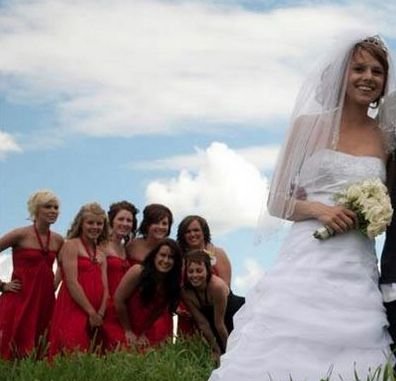 Asta este cea mai ciudată fotografie de nuntă. Ce-o fi fost în capul lor?