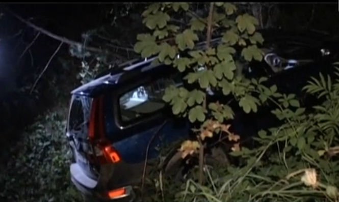 Băutura era să-l coste viaţa. Un român stabilit în Franţa a căzut cu maşina într-o râpă- VIDEO