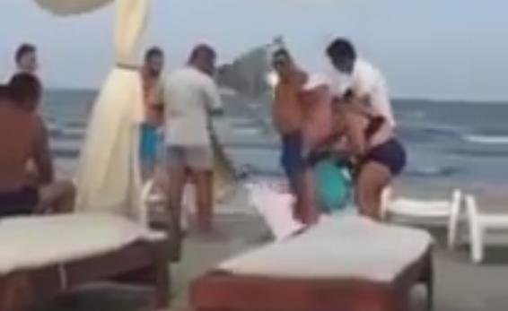 Ce a păţit bărbatul care a agresat o femeie pe plajă la Mamaia