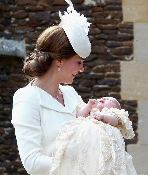 &quot;Prinţesa Diana a fost acolo!&quot;. Fotografia de la botezul micuţei Charlotte care a devenit virală pe Facebook 
