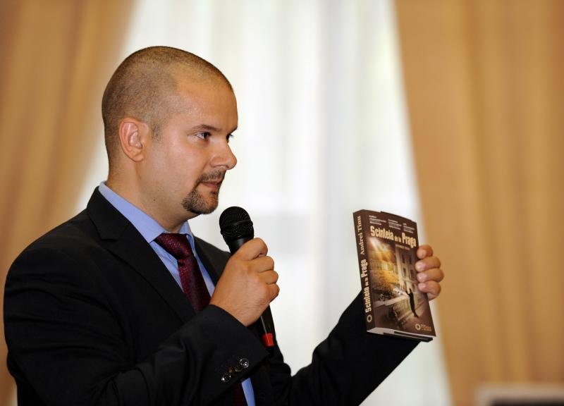 Alexandru Giboi, director general al AGERPRES, a participat la evenimentul de lansare a volumului „Scânteia de la Praga”, scris de Andrei Tinu