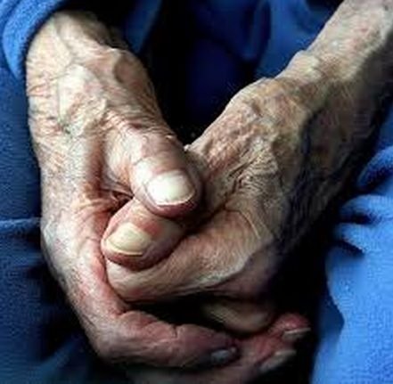O bătrână din Piteşti şi-a luat viaţa pentru că nu mai suporta sărăcia în care trăia