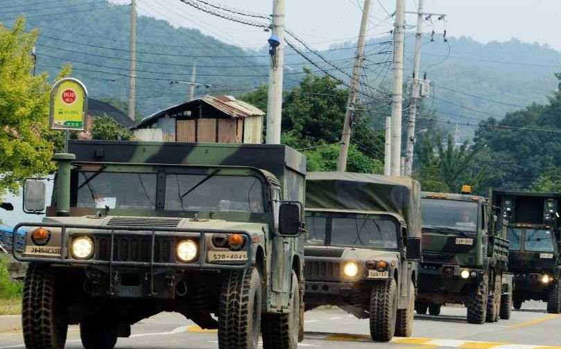 Tensiunile continuă. Coreea de Sud acuză Coreea de Nord că îşi dublează artileria la graniţă