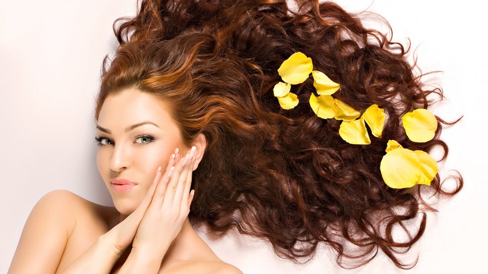 9 secrete pentru un păr strălucitor şi sănătos